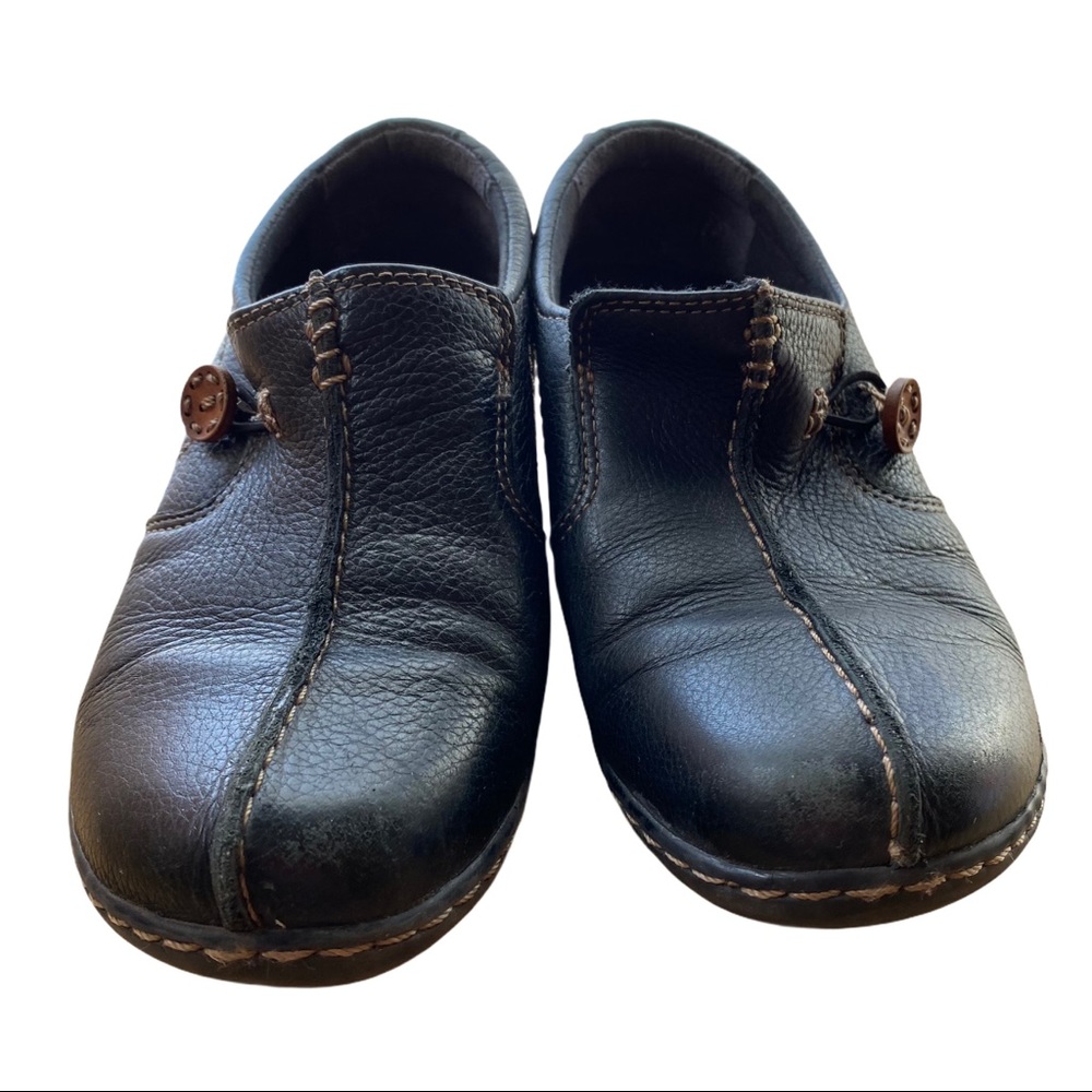 Clarks black leather loafer w/button accent 9